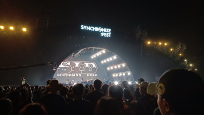 Superman Is Dead Rayakan 30 Tahun di Synchronize Fest 2025, Buka Aksi dengan Akrobat dan Ledakan Punk