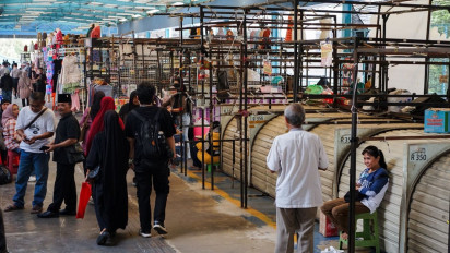 Sepi, Muram, dan Menunggu: Potret Pedagang JPM Tanah Abang di Tengah Lesunya Pembeli