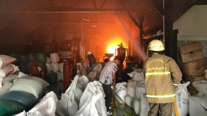 Hari Ini Dua Kebakaran Terjadi di Matraman Jaktim, Hanguskan Pabrik Kopi dan 5 Rumah Warga