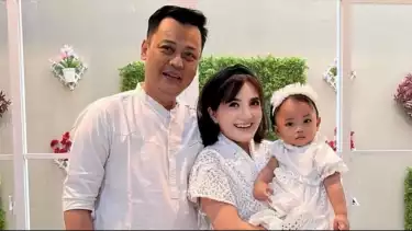 Kiki Amalia, mantan istri Markus Horison bersama keluarga kecilnya