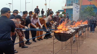 Kanwil DJBC Kepri Musnahkan Barang Ilegal Hasil Penindakan dari 244 Kasus