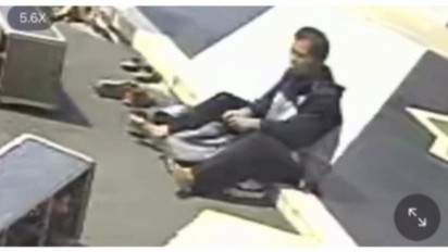 Duh! Detik-detik Anak Eks Wali Kota Cirebon Kepergok Nyolong Sepatu di Masjid Viral