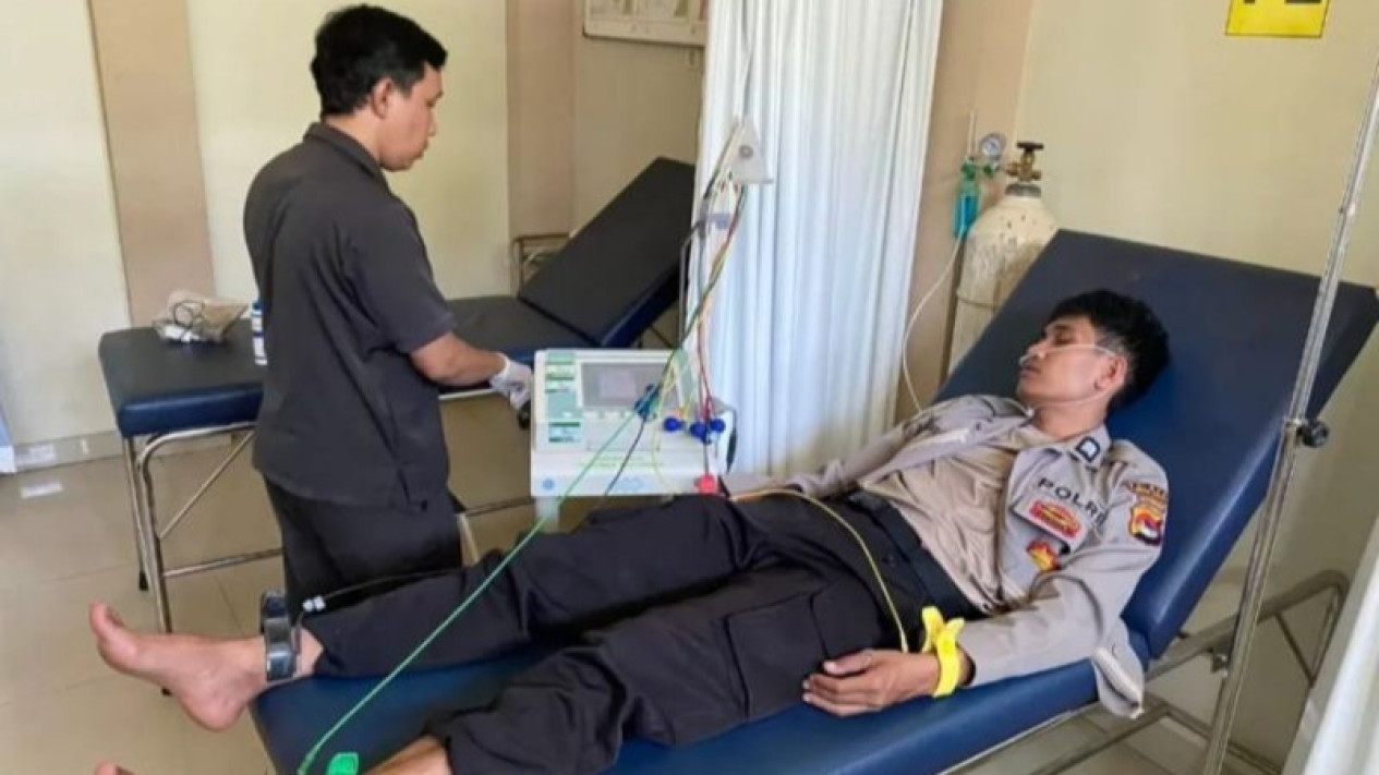 Heboh Kapolsek Kediri Aniaya hingga Siram Anak Buah dengan Miras Gara-gara Telat Apel MotoGP, Ini Kronologinya
            - galeri foto