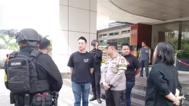 Pengecekan di sekolah oleh Tim Jibom Gegana