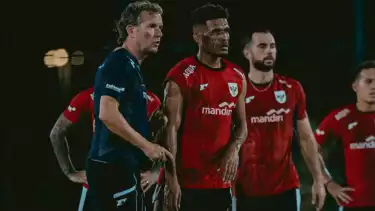 Asisten Pelatih Timnas Indonesia, Alex Pastoor dan Penggawa Garuda