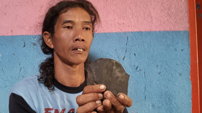Dentuman Misterius di Tegal, Batu Aneh Jatuh dari Langit Hebohkan Warga