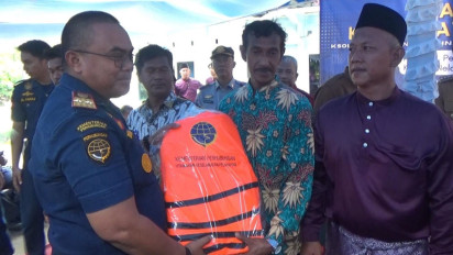 Sosialisasi Keselamatan Laut di Hari Perhubungan, Nelayan Pesisir Bintan Dapat 230 Jaket Pelampung