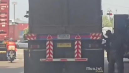Bikin Geleng-geleng Kepala, Bajing Loncat di Jakut Beraksi di Siang Bolong, Santai Preteli Truk