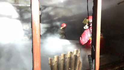 Gegara Lemari Es Meledak, Kios Penjual Sate Kambing di Temanggung Ludes Terbakar