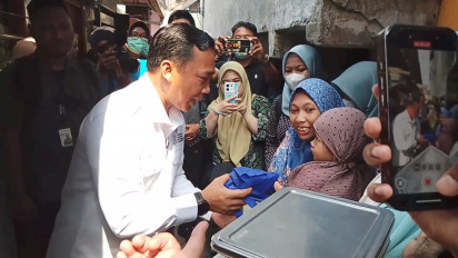 Pastikan Tepat Sasaran, Menteri Wihaji Pantau Pemberian Makanan Bergizi untuk Ibu dan Balita