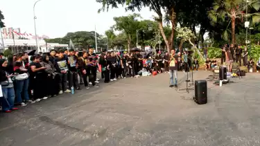 Berita Foto: Aksi Kamisan ke-881 Desak Pengusutan Kasus HAM dan Tolak Pelibatan Militer dalam Urusan Sipil