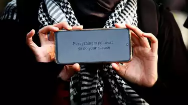 Berita Foto: Aksi Kamisan ke-881 Desak Pengusutan Kasus HAM dan Tolak Pelibatan Militer dalam Urusan Sipil