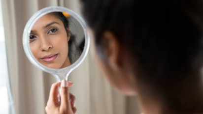Banyak yang Lupa! Saat Bercermin Jangan Hanya Rapikan Rambut, Tapi Ucapkan Doa ini Agar Mendapat Berkah