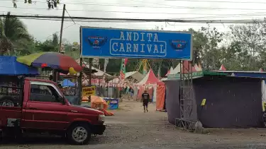 Wahana Ombak Banyu ambruk di Pasar Malam di Desa Kaliboto, Kecamatan Bener, Purworejo, tepatnya Jalur Purworejo-Magelang, Sabtu (11/10/2025) malam.