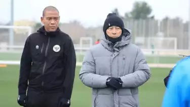 Shin Tae-yong dan Nova Arianto saat melatih Timnas Indonesia