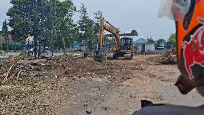 DLH Probolinggo Kawal Penanaman Kembali 142 Pohon Usai Revitalisasi Alun-Alun Selesai