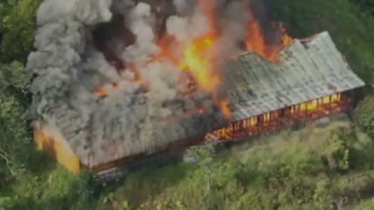 Detik-detik KKB Bakar Bangunan SMP Negeri Kiwirok, Satgas Ops Damai Cartenz dan TNI Langsung Pukul Mundur Pelaku