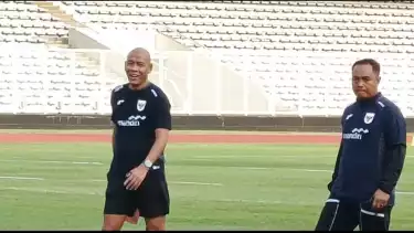 Nova Arianto saat Timnas Indonesia U-17 Jalani Sesi Latihan Jelang Piala Dunia U-17 2025