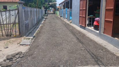 Warga Hadang Mobil Pengaspalan Jalan, Program Infrastruktur di Teluknaga Terhambat