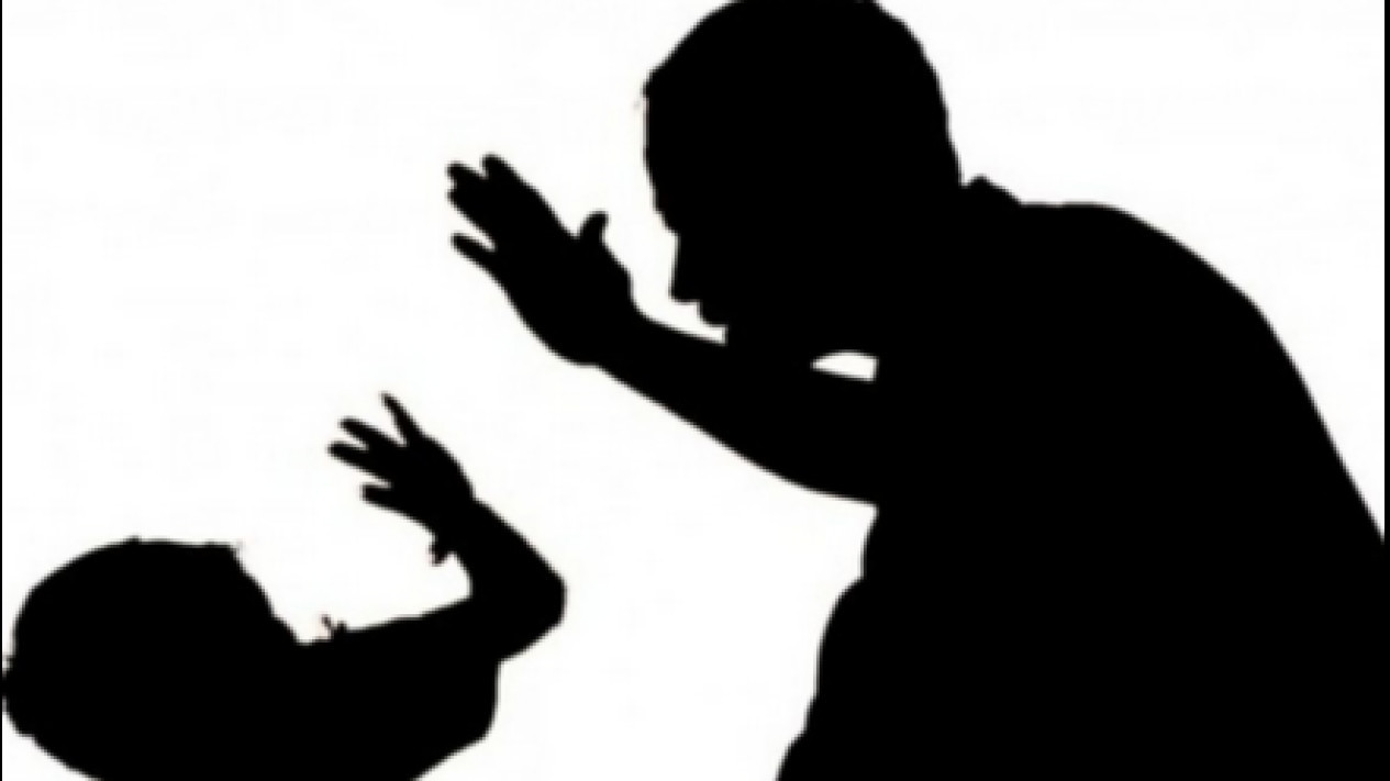 Detik-detik Mengerikan Siswa SD Tewas Dihantam Guru Pakai Batu di NTT
            - galeri foto