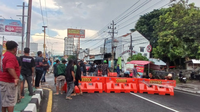 Audiensi Berakhir Deadlock, Massa Penambang Sungai Progo Sempat Blokade Jalan Solo