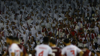 Hoaks iPhone 17 Pro Max Beterbangan di Laga Qatar Vs Uni Emirat Arab, Ini Faktanya