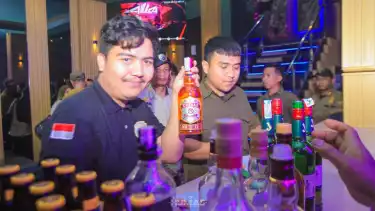 Tempat hiburan malam grebek satpol-pp, dua bungkus alat kontrasepsi di temukan petugas