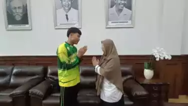 Kepala Sekolah SMAN 1 Cimarga, Lebak Banten, Dini Fitria & Siswa kepergok merokok, ILP saling minta maaf