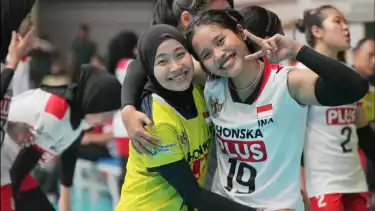 Dita Azizah (kiri) saat dipanggil Timnas Voli Putri Indonesia