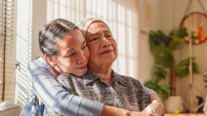 Tolong Diperhatikan, Apa Hukumnya Suami Mendahulukan Ibu Kandung daripada Istri? Ustaz Khalid Basalamah Beri Penjelasan Begini