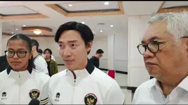 Pelatih Tim Akuatik Indonesia, Felix C Susanto bersama Sekjen PB Akuatik Indonesia, Ali Patiwiri