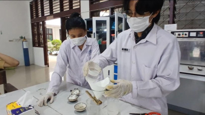 Mahasiswa UNIMED Sulap Limbah Sawit dan Plastik Jadi Bahan Penyerap Polutan Industri