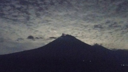 Malam-malam Gunung Semeru Kembali Erupsi Disertai Letusan