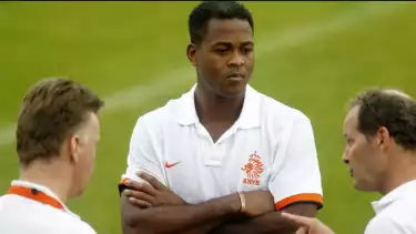 Patrick Kluivert dan Louis Van Gaal saat berada di jajaran staf kepelatihan Belanda