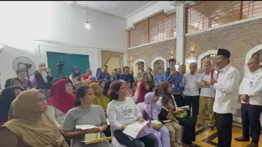 Pemerintah resmi meluncurkan Program Bantuan Langsung Tunai Kesejahteraan Rakyat (BLT Kesra).