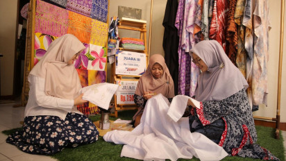 UMKM Binaan BRI “Findmeera” Buktikan Perempuan Bisa Berdaya dari Rumah, Begini Kisah Suksesnya Ubah Daster Jadi Fashion Elegan