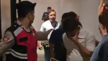 Penggerebekan Pesta Seks Gay di sebuah hotel di Surabaya, Jawa Timur.