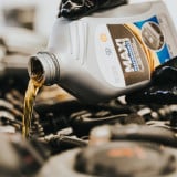 Kapan Sebaiknya Ganti Oli Mobil? Jangan Tunggu Mesin Rusak, Kenali Tanda-Tanda Mobil Harus Ganti Oli