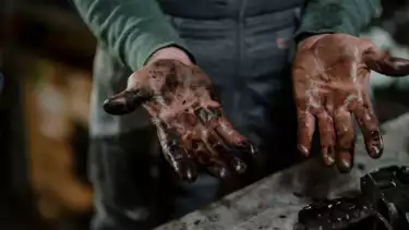 Ilustrasi ganti oli mobil