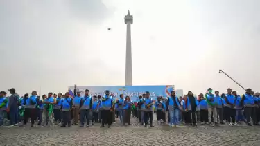 Kapolri Jenderal Listyo Sigit Prabowo menghadiri kegiatan Apel Ojol Kamtibmas di Monas, Jakarta Pusat, Senin (20/10/2025).