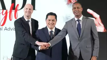 Patrick Kluivert (kanan) saat menyambut Jordi Cruyff di struktur kepelatihan Timnas Indonesia