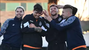 Sandy Walsh dan Shayne Pattynama membela Buriram United