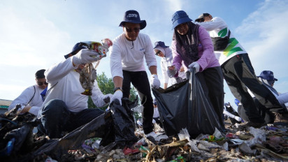 Gelar Aksi Bersih Pantai, Telkom Kumpulkan 1,4 Ton Sampah