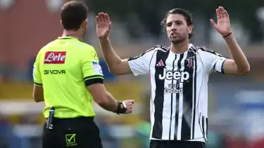 Manuel Locatelli dalam duel Juventus kontra Como