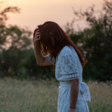 Kepribadian Orang yang Suka Menyendiri Saat yang Lain Asyik Mengobrol, Ini Penjelasan Psikologisnya