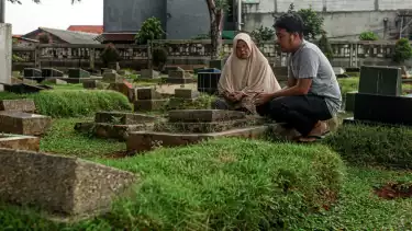 Berita Foto : Sembilan TPU di Jakarta Selatan Penuh, Pemakaman Terapkan Sistem Tumpang