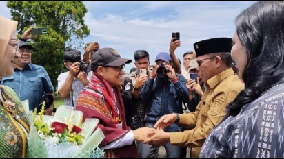 Dua Hari di Tapteng, Menko Cak Imin Kunjungi SPPG, Ziarah ke Makam Penyebar Agama Islam dan Pimpin Hari Santri Nasional 