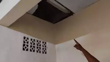 Empat tahanan Kejaksaan Negeri (Kejari) Kota Cirebon kabur dari ruang tahanan pria di PN Kota Cirebon, Rabu (22/10/2025).