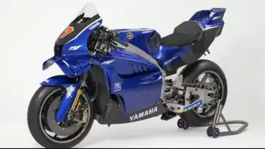 Yamaha meningkatkan pengembangan motor prototipe Yamaha YZR-M1 bertenaga mesin V4