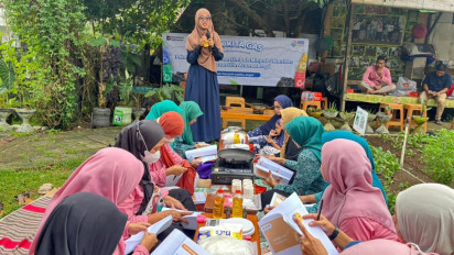 Jaga Ekosistem Lingkungan, BRI Peduli Beri Pelatihan Pengolahan Limbah Minyak Jelantah di Bank Sampah Bogor